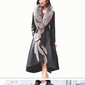 Elegant Black Trench Coat with Faux Fur Collar